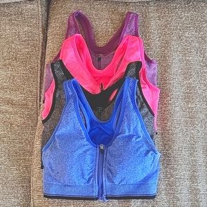 Sports bras (4)